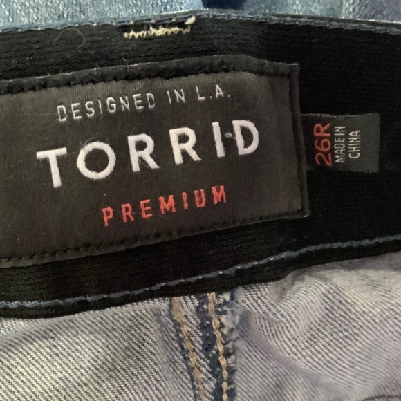 Torrid Skinny Bombshell Light Wash Distressed Jeans Plus Size 26 - Picture 6 of 9